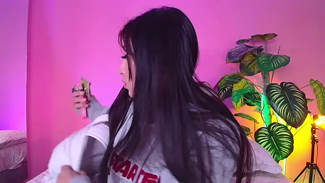 Snapshot of Nicolette_ks_ chatting on 12-16-24, 02:16 Nicolette ks  online show from 12-16-24, 02:16