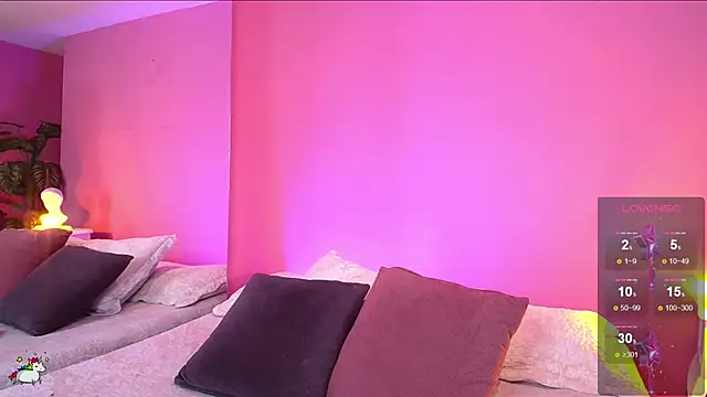 Snapshot of Nicolette_ks_ chatting on 12-29-24, 01:17 Nicolette ks  online show from 12-29-24, 01:17