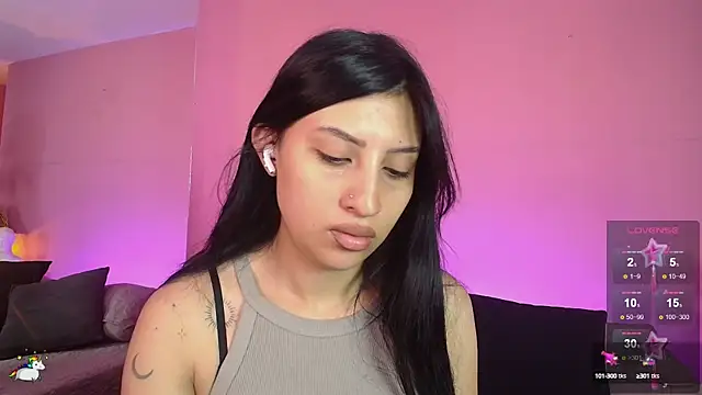 Snapshot of Nicolette_ks_ chatting on 01-07-25, 01:14 Nicolette ks  online show from 01-07-25, 01:14