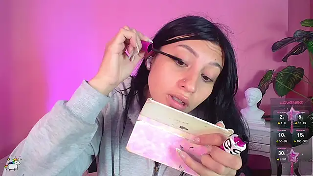 Snapshot of Nicolette_ks_ chatting on 01-08-25, 01:41 Nicolette ks  online show from 01-08-25, 01:41