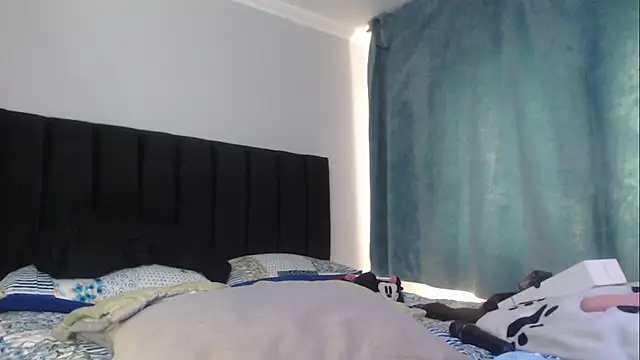 Snapshot of Nicolette_ks_ chatting on 01-29-25, 07:43 Nicolette ks  online show from 01-29-25, 07:43