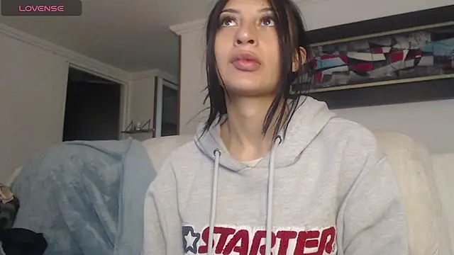 Snapshot of Nicolette_ks_ chatting on 10-03-25, 12:51 Nicolette ks  online show from 10-03-25, 12:51