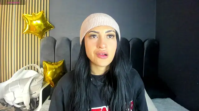 Snapshot of Nicolette_ks_ chatting on 10-08-25, 04:10 Nicolette ks  online show from 10-08-25, 04:10