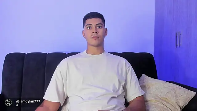 Snapshot of Iamdylan777 chatting on 12-21-24, 07:27 Iamdylan777 online show from 12-21-24, 07:27