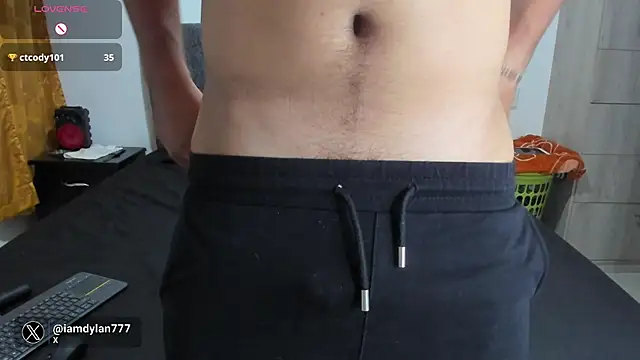 Snapshot of Iamdylan777 chatting on 01-10-25, 01:21 Iamdylan777 online show from 01-10-25, 01:21