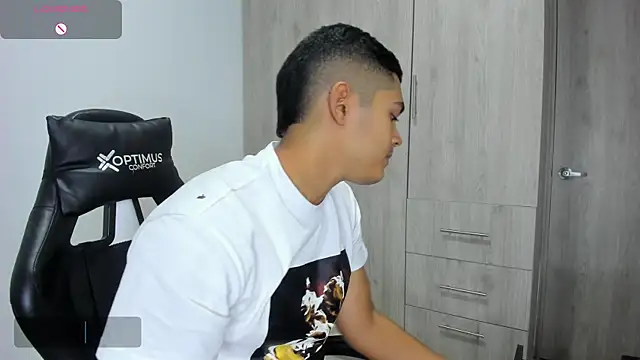 Snapshot of Iamdylan777 chatting on 02-01-25, 06:43 Iamdylan777 online show from 02-01-25, 06:43