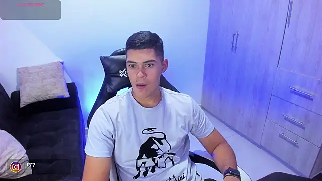 Snapshot of Iamdylan777 chatting on 02-02-25, 06:48 Iamdylan777 online show from 02-02-25, 06:48