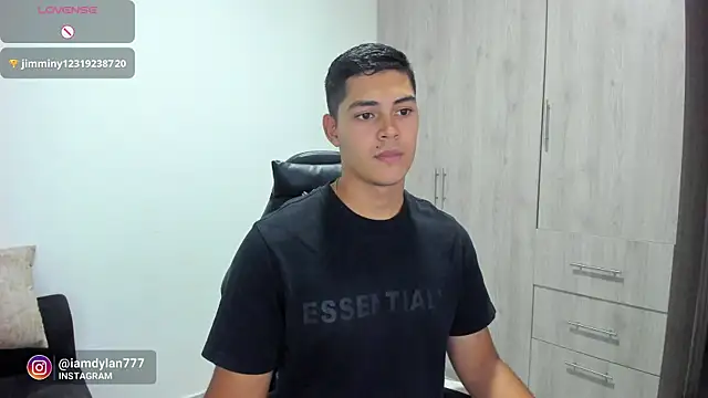 Snapshot of Iamdylan777 chatting on 02-08-25, 10:51 Iamdylan777 online show from 02-08-25, 10:51