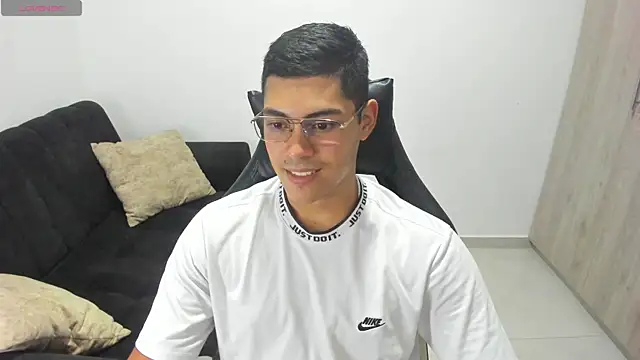 Snapshot of Iamdylan777 chatting on 02-10-25, 03:46 Iamdylan777 online show from 02-10-25, 03:46