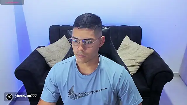 Snapshot of Iamdylan777 chatting on 02-10-25, 11:13 Iamdylan777 online show from 02-10-25, 11:13