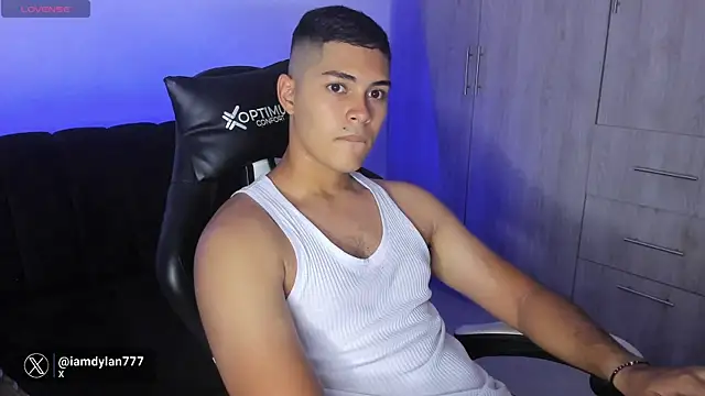 Snapshot of Iamdylan777 chatting on 02-11-25, 10:50 Iamdylan777 online show from 02-11-25, 10:50
