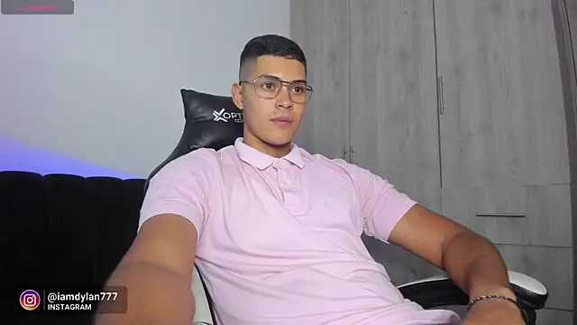 Snapshot of Iamdylan777 chatting on 02-12-25, 04:54 Iamdylan777 online show from 02-12-25, 04:54