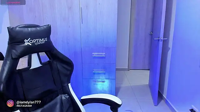 Snapshot of Iamdylan777 chatting on 02-12-25, 11:41 Iamdylan777 online show from 02-12-25, 11:41