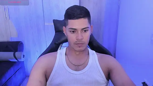 Snapshot of Iamdylan777 chatting on 02-18-25, 01:43 Iamdylan777 online show from 02-18-25, 01:43