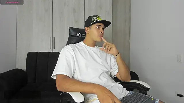 Snapshot of Iamdylan777 chatting on 02-23-25, 01:24 Iamdylan777 online show from 02-23-25, 01:24