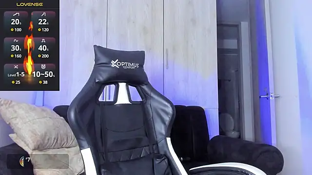 Snapshot of Iamdylan777 chatting on 02-24-25, 03:55 Iamdylan777 online show from 02-24-25, 03:55