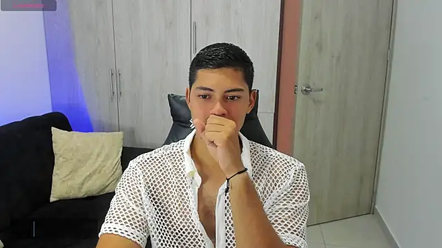 Snapshot of Iamdylan777 chatting on 03-05-25, 04:35 Iamdylan777 online show from 03-05-25, 04:35