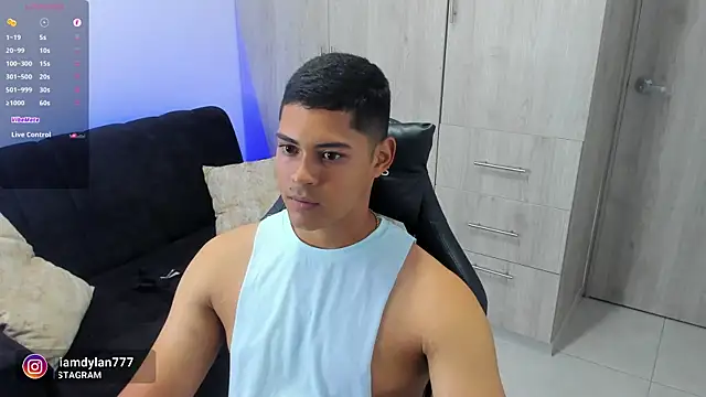 Snapshot of Iamdylan777 chatting on 03-13-25, 11:59 Iamdylan777 online show from 03-13-25, 11:59