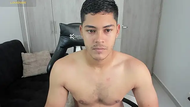 Snapshot of Iamdylan777 chatting on 09-25-25, 12:53 Iamdylan777 online show from 09-25-25, 12:53