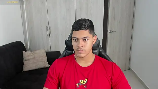 Snapshot of Iamdylan777 chatting on 09-26-25, 01:37 Iamdylan777 online show from 09-26-25, 01:37