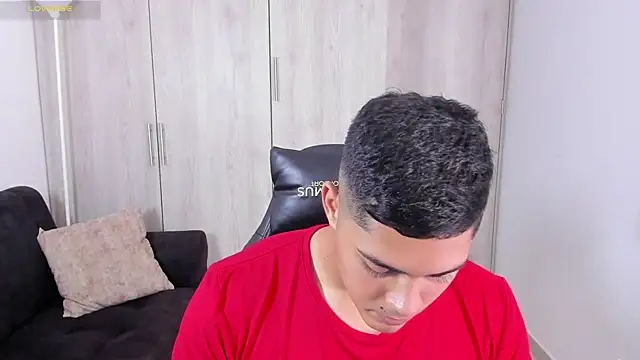 Snapshot of Iamdylan777 chatting on 09-30-25, 02:44 Iamdylan777 online show from 09-30-25, 02:44