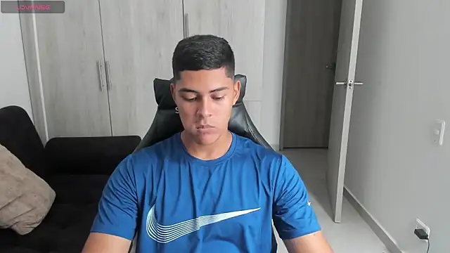 Snapshot of Iamdylan777 chatting on 10-01-25, 02:12 Iamdylan777 online show from 10-01-25, 02:12