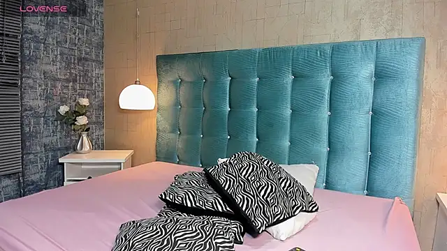 Snapshot of Paola__23 chatting on 11-28-25, 08:22 Paola 23 online show from 11-28-25, 08:22