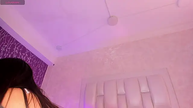 Snapshot of Paola__23 chatting on 02-19-26, 04:08 Paola 23 online show from 02-19-26, 04:08