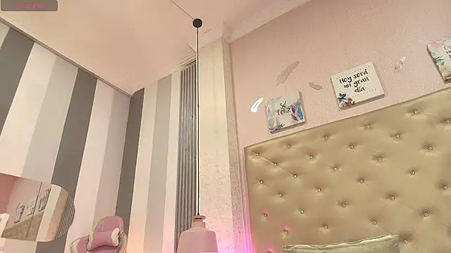 Snapshot of Paola__23 chatting on 02-21-26, 05:08 Paola 23 online show from 02-21-26, 05:08