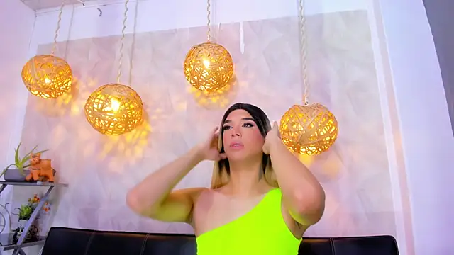 victoria aleia  online show from 02-04-25, 08:28