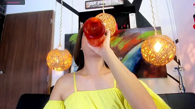 victoria aleia  online show from 11-26-25, 10:44