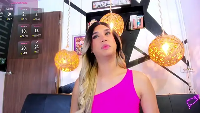 victoria aleia  online show from 12-18-25, 10:05