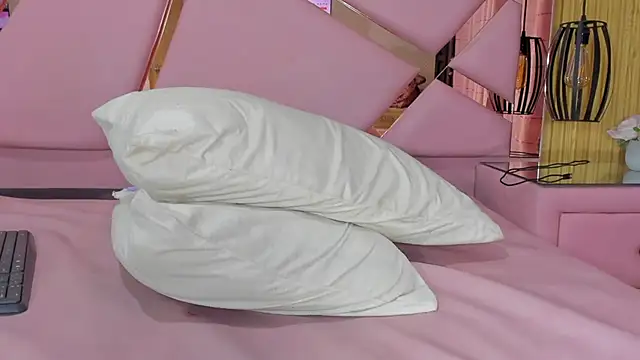 EmmyCruzZ online show from 03-01-25, 11:04