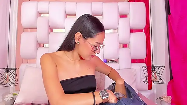 EmmyCruzZ online show from 09-20-25, 01:23