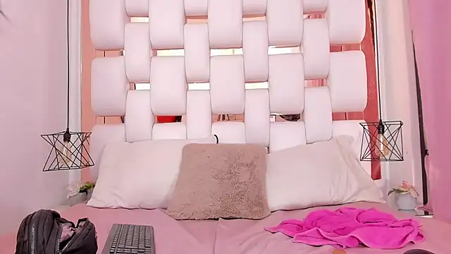 EmmyCruzZ online show from 10-09-25, 07:23