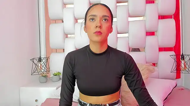 EmmyCruzZ online show from 12-20-25, 07:21