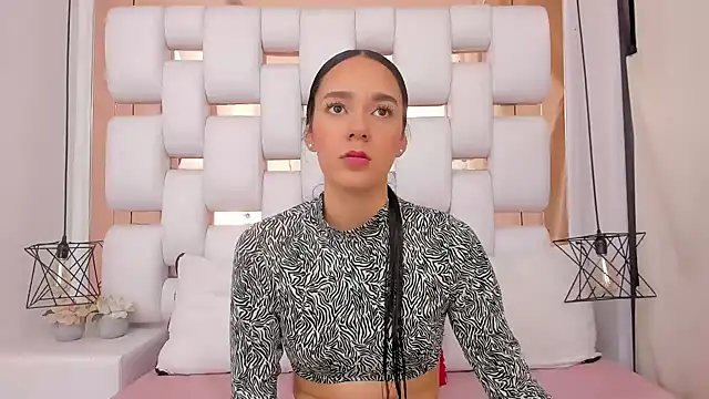 EmmyCruzZ online show from 01-13-26, 01:49