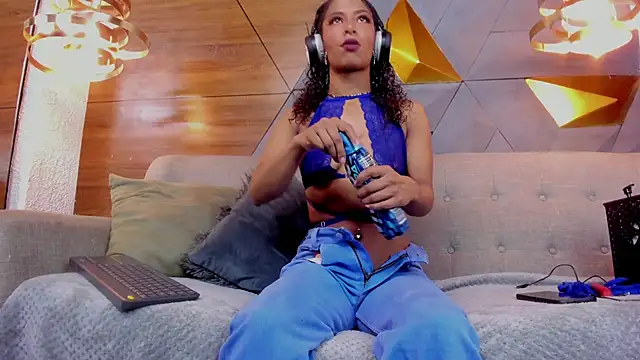 Snapshot of sarah_banks1 chatting on 12-30-24, 07:11 sarah banks1 online show from 12-30-24, 07:11