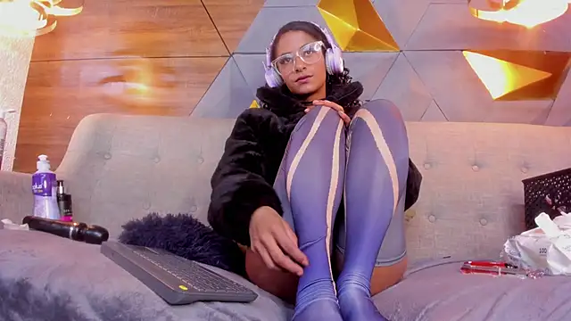 Snapshot of sarah_banks1 chatting on 01-06-25, 10:15 sarah banks1 online show from 01-06-25, 10:15