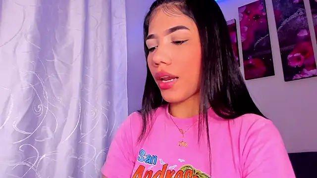 Snapshot of Alissarhys26 chatting on 12-09-24, 02:24 Alissarhys26 online show from 12-09-24, 02:24