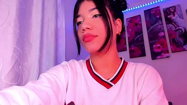 Snapshot of Alissarhys26 chatting on 02-12-25, 01:41 Alissarhys26 online show from 02-12-25, 01:41