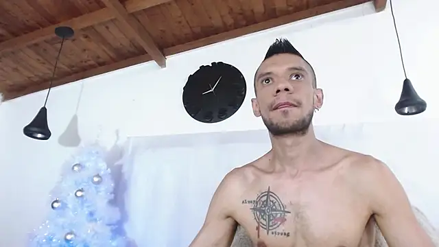 Snapshot of BIGZEHUZ chatting on 12-10-24, 11:30 BIGZEHUZ online show from 12-10-24, 11:30