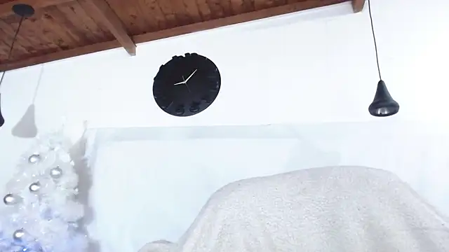 Snapshot of BIGZEHUZ chatting on 12-17-24, 02:01 BIGZEHUZ online show from 12-17-24, 02:01