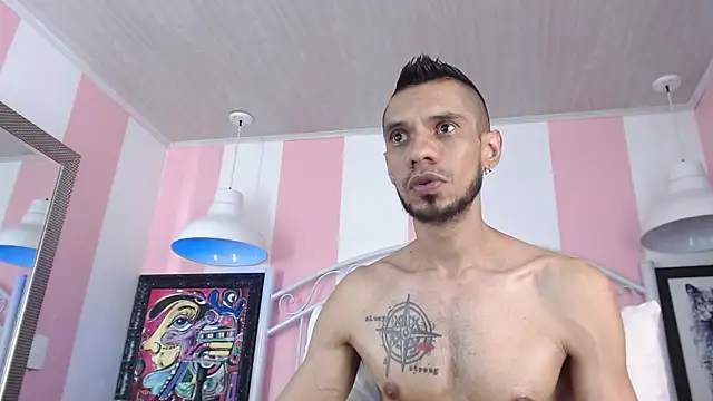 Snapshot of BIGZEHUZ chatting on 03-08-25, 10:22 BIGZEHUZ online show from 03-08-25, 10:22