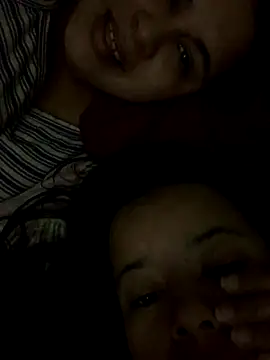 Snapshot of twocurvylatins chatting on 09-28-25, 05:18 twocurvylatins online show from 09-28-25, 05:18