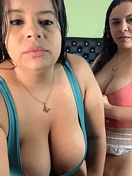 Snapshot of twocurvylatins chatting on 11-23-25, 10:31 twocurvylatins online show from 11-23-25, 10:31