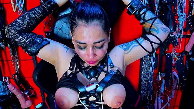 Snapshot of sadistic_aradia chatting on 01-18-25, 11:43 sadistic aradia online show from 01-18-25, 11:43