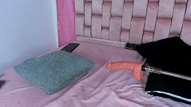 Emma Evelyn online show from 10-12-25, 07:13