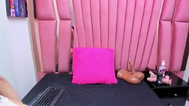 ChloeRosey online show from 03-18-26, 08:23