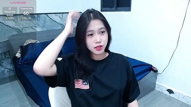 Lin SiYee online show from 11-25-25, 05:57